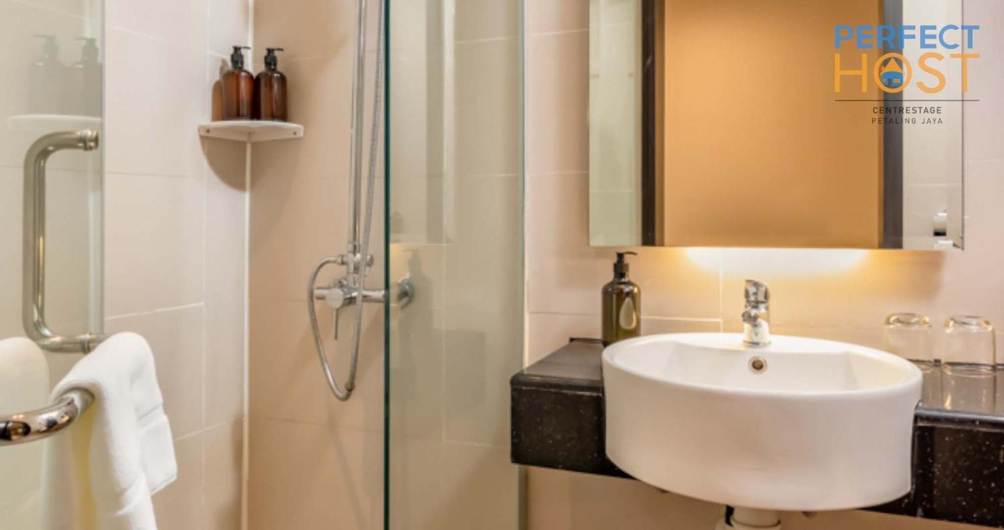 ホテル Centrestage Petaling Jaya By Perfect Host エクステリア 写真 Bathroom