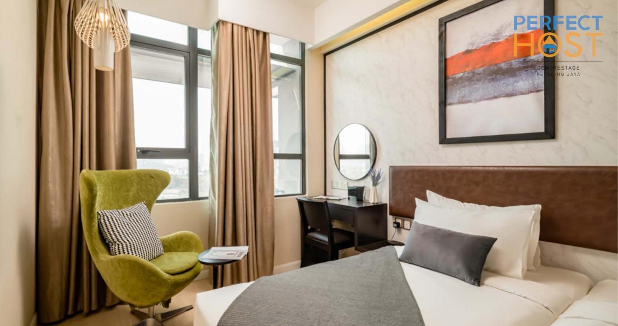 ホテル Centrestage Petaling Jaya By Perfect Host エクステリア 写真 A bedroom at the hotel