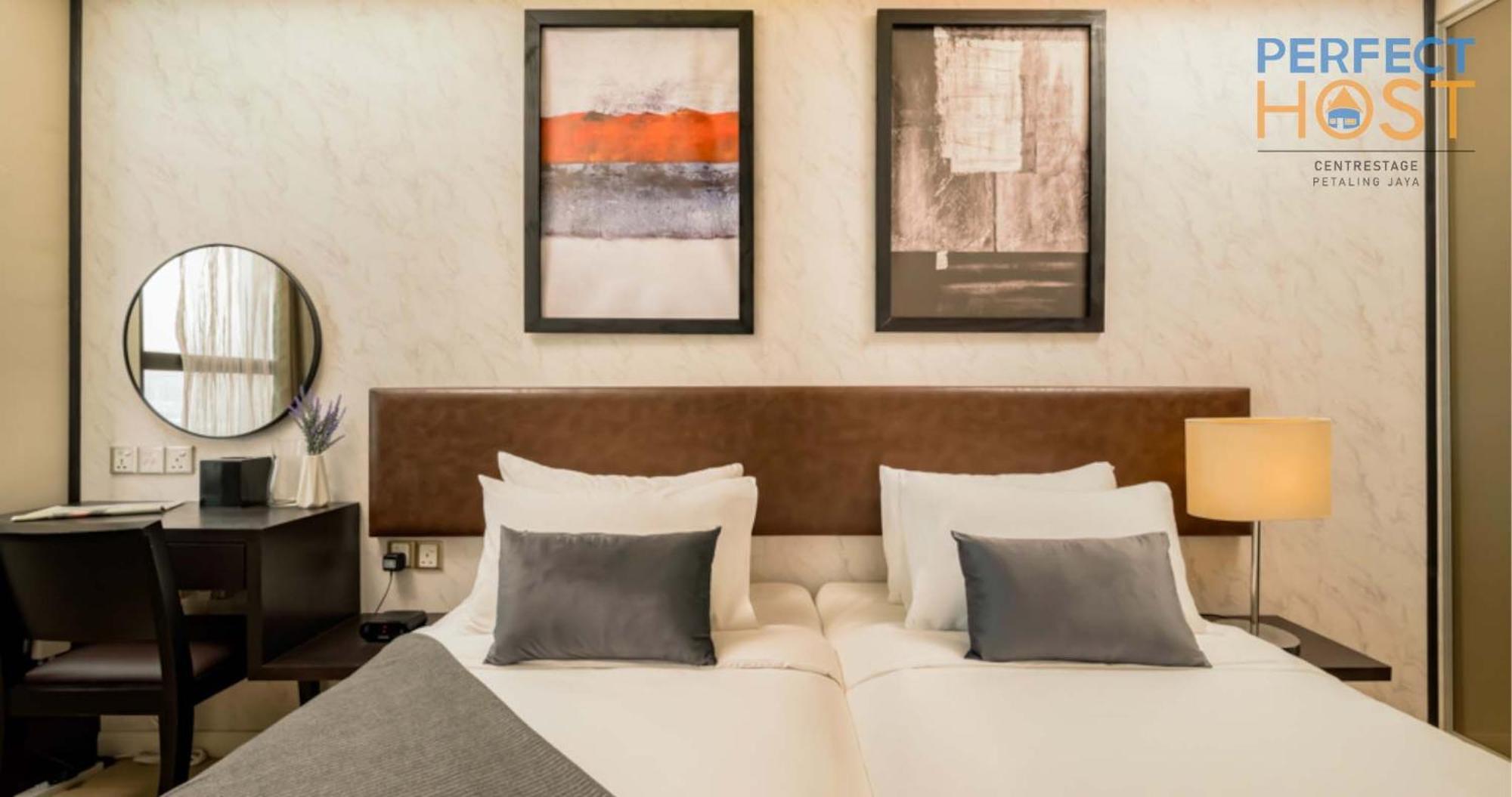 ホテル Centrestage Petaling Jaya By Perfect Host エクステリア 写真 A bedroom at the hotel