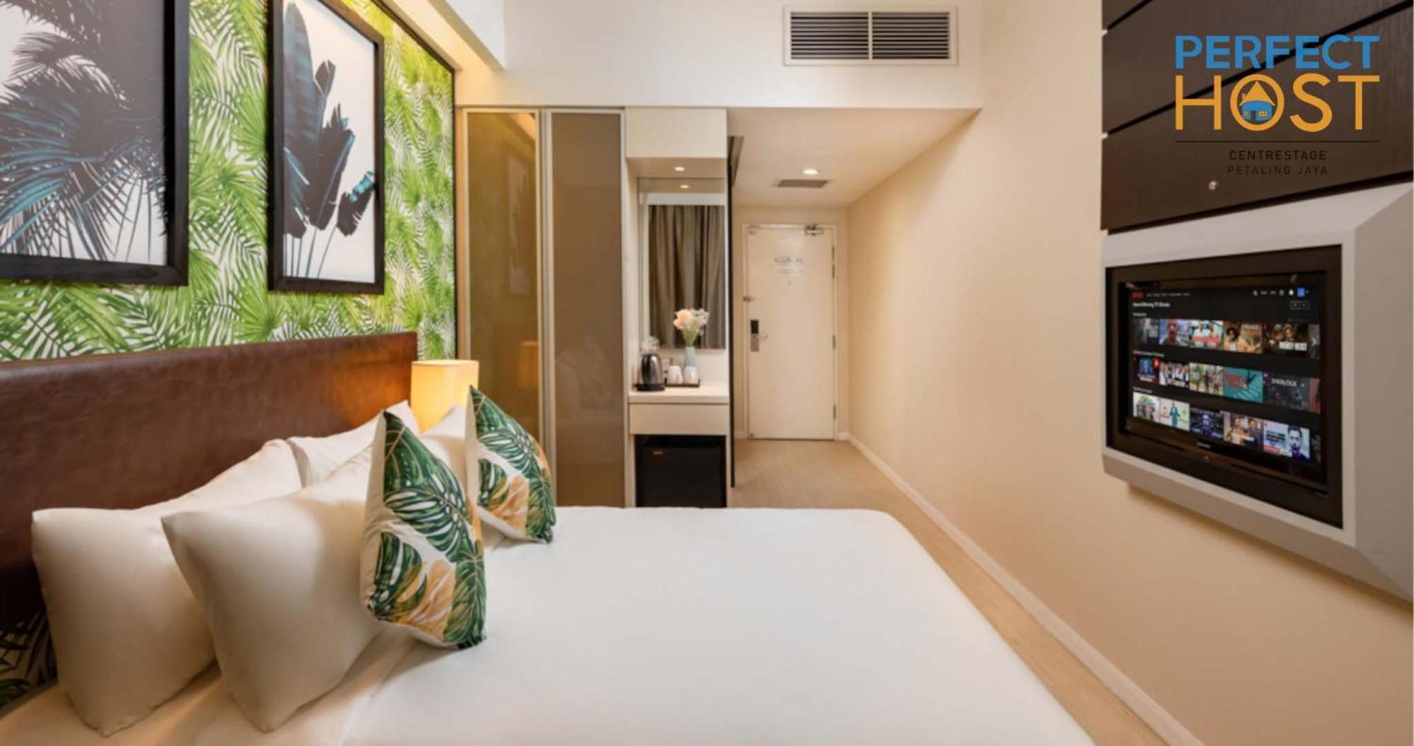 ホテル Centrestage Petaling Jaya By Perfect Host エクステリア 写真 A room at the hotel